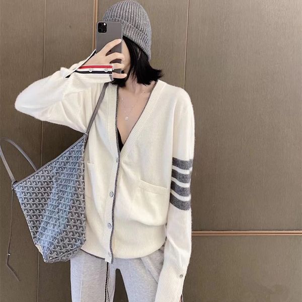 tb medium length cardigan sweater beige pocket autumn new knitted plaid loose coat four bar yarn dyed, White;black
tb medium length cardigan sweater beige pocket autumn new knitted plaid loose coat four bar yarn dyed, White;black