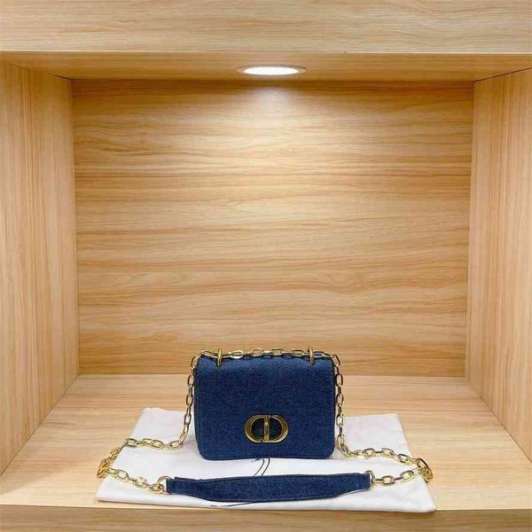 handbaglight luxury 2021 new women's versatile trend fashion small square advanced sense wide strap leisure shoulder baggg bag
handbaglight luxury 2021 new women's versatile trend fashion small square advanced sense wide strap leisure shoulder baggg bag