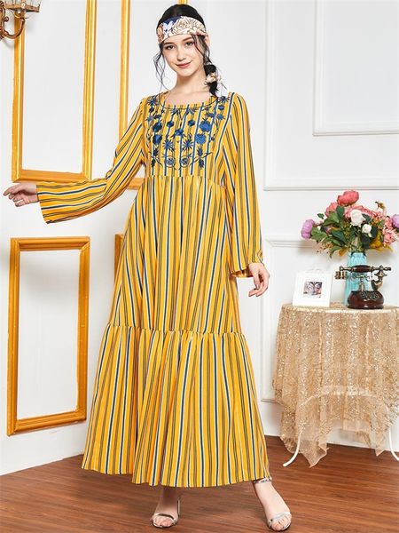 turkey muslim hijab maxi dresses striped patchwork floral embroidery empire swing casual arabic clothes mrooccan kaftan gown, Red
turkey muslim hijab maxi dresses striped patchwork floral embroidery empire swing casual arabic clothes mrooccan kaftan gown, Red