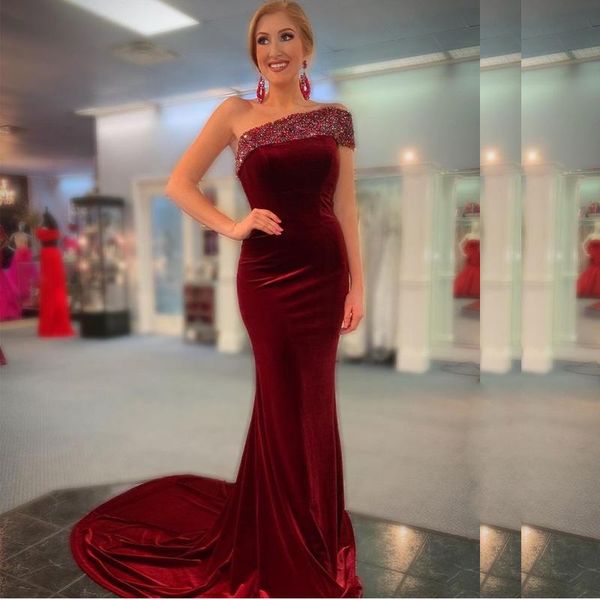 custom made beaded one shoulder evening dresses burgundy velvet long sweep mermaid prom dress zipper back robe de marrige, Black;red
custom made beaded one shoulder evening dresses burgundy velvet long sweep mermaid prom dress zipper back robe de marrige, Black;red