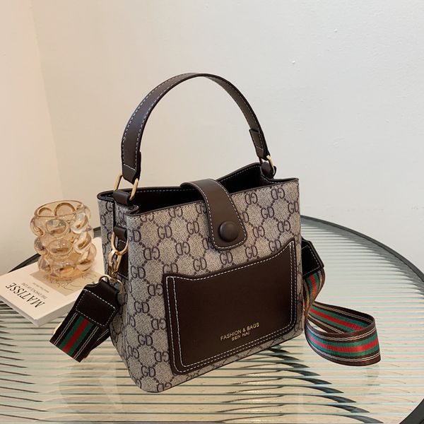 luxury handbags women's 2021 new fashion printing large capacity bucket wide belt portable single shoulder personalized diagonal bag
luxury handbags women's 2021 new fashion printing large capacity bucket wide belt portable single shoulder personalized diagonal bag