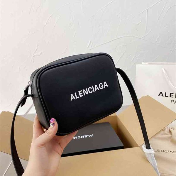2021 walk show camera bag for men and women fashion simple letter single shoulder cross zipper small square luxuryss designerss yw
2021 walk show camera bag for men and women fashion simple letter single shoulder cross zipper small square luxuryss designerss yw