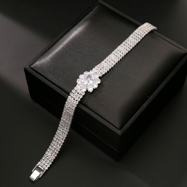 factory wholesale jewelry personality fashion bracelet women's full diamond zircon handpiece ins bridal bracelet b283 party gift
factory wholesale jewelry personality fashion bracelet women's full diamond zircon handpiece ins bridal bracelet b283 party gift
