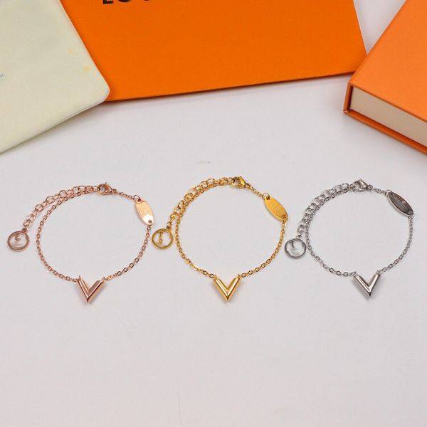 2021 new luxury jewelry brand women's bracelet letter simple fashion bracelet valentine's day gift box, Golden;silver
2021 new luxury jewelry brand women's bracelet letter simple fashion bracelet valentine's day gift box, Golden;silver