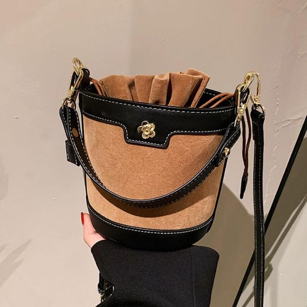 evening bags tote bucket bag 2021 summer fashion high-quality suede women's designer handbag drawstring shoulder messenger
evening bags tote bucket bag 2021 summer fashion high-quality suede women's designer handbag drawstring shoulder messenger
