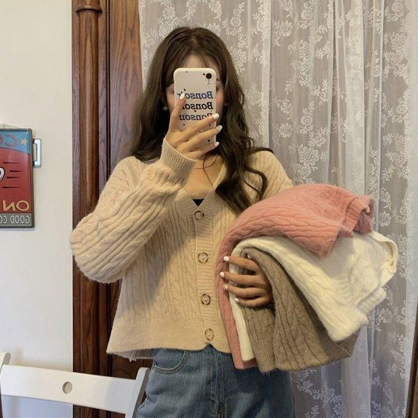hong kong style retro fashion trend kawaii loose v-neck sweater coat women's autumn 2021korean all-match thin knit cardigan t-shirt, White
hong kong style retro fashion trend kawaii loose v-neck sweater coat women's autumn 2021korean all-match thin knit cardigan t-shirt, White