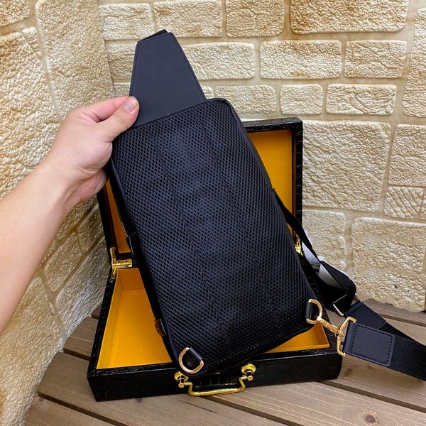 2021 fashion sells high-quality men's bag leather shoulder bag30*17*6cm1656, Black;red
2021 fashion sells high-quality men's bag leather shoulder bag30*17*6cm1656, Black;red
