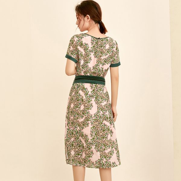 silk round waist neck stitching printed lace up slim temperament fashion dress 2021 spring and summer new wome, White;black
silk round waist neck stitching printed lace up slim temperament fashion dress 2021 spring and summer new wome, White;black