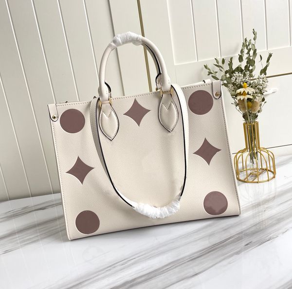 ladies totes handbag designer luxury leather one-shouldered leather opening classic fashion outdoor travel name shopping mother
ladies totes handbag designer luxury leather one-shouldered leather opening classic fashion outdoor travel name shopping mother