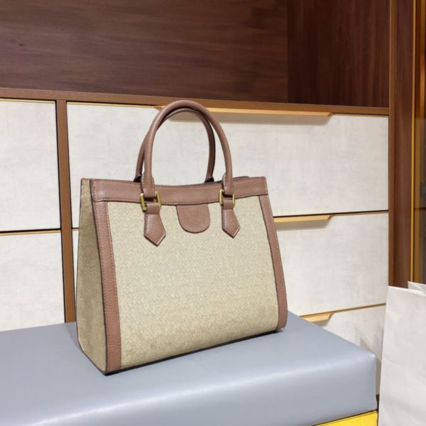 2021 all-letter printed classic shopping bag ladies big handbag shoulder bags pvc fabric and leather outdoor travel essential size: 30 x 26
2021 all-letter printed classic shopping bag ladies big handbag shoulder bags pvc fabric and leather outdoor travel essential size: 30 x 26