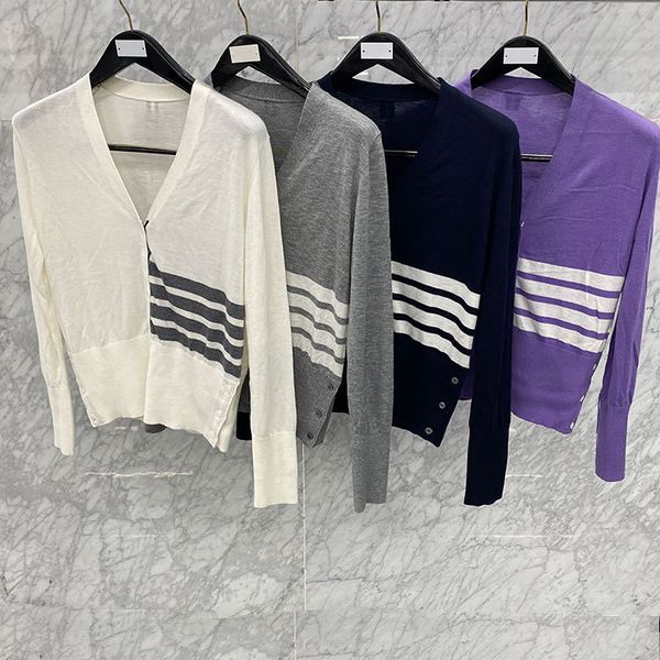 2021 autumn tb red, white and blue hem bar stripe four color wool knitted v-neck cardigan women
2021 autumn tb red, white and blue hem bar stripe four color wool knitted v-neck cardigan women