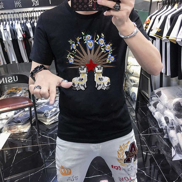 w2071 men's summer new embroidered crown design short sleeve t-shirt men's trendy half sleeve t-shirt, White;black
w2071 men's summer new embroidered crown design short sleeve t-shirt men's trendy half sleeve t-shirt, White;black