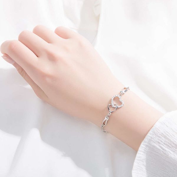 style bracelet fashion micro inlay hollow heart-shaped austrian zircon hand jewelry personality exquisite bracelet female, Golden;silver
style bracelet fashion micro inlay hollow heart-shaped austrian zircon hand jewelry personality exquisite bracelet female, Golden;silver