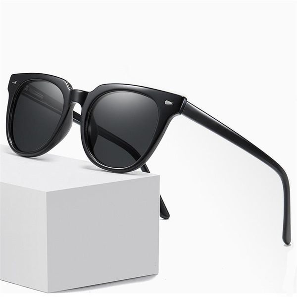 sunglasses 2021 women vintage uv400 sun shades glasses street eyewear trending de sol, White;black
sunglasses 2021 women vintage uv400 sun shades glasses street eyewear trending de sol, White;black