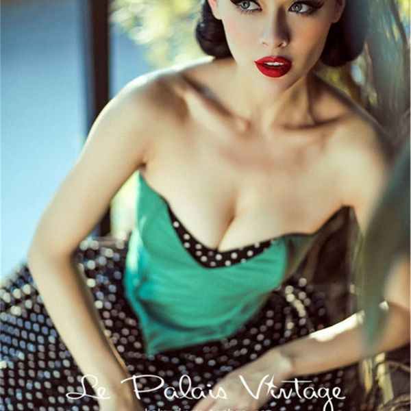 women's t-shirt le vintage palais pin up sweet emerald wave contrast band /points, White
women's t-shirt le vintage palais pin up sweet emerald wave contrast band /points, White