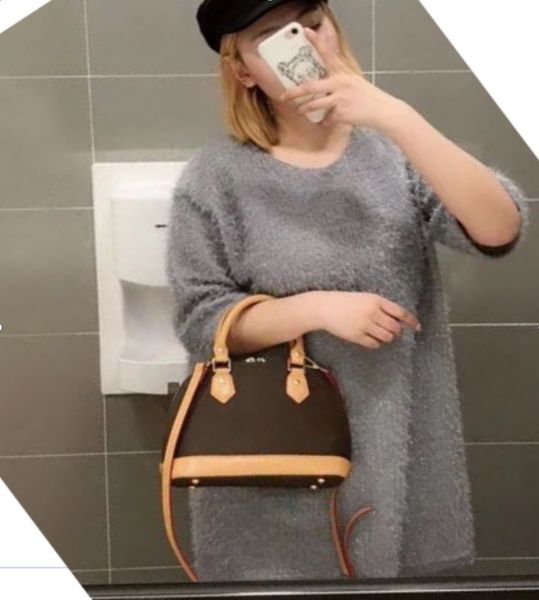 classic brown daimer color real leather lady alm shell bags portable single shoulder messenger 25cm 32cm size with lock and key
classic brown daimer color real leather lady alm shell bags portable single shoulder messenger 25cm 32cm size with lock and key