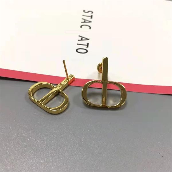 70% off outlet online 2021 new classic letter high version earrings needle versatile silver jewelry, Golden
70% off outlet online 2021 new classic letter high version earrings needle versatile silver jewelry, Golden
