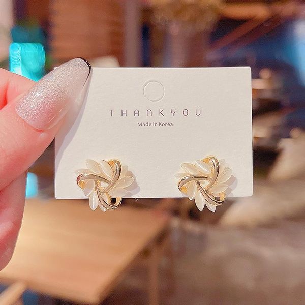 hoop & huggie 2021 korean version of the simple flower earrings cold wind personality temperament women's jewelry wholesale, Golden;silver
hoop & huggie 2021 korean version of the simple flower earrings cold wind personality temperament women's jewelry wholesale, Golden;silver