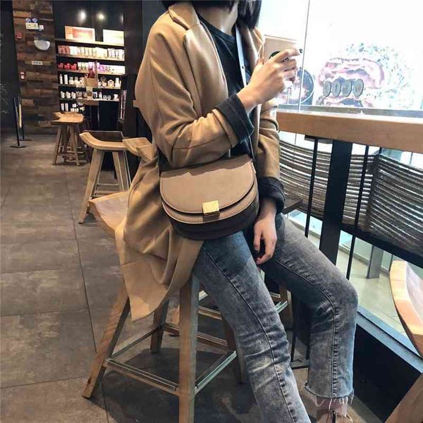bag holder2021 new fashion women's horseshoe buckle cow leather wide strap saddle single shoulder slanting half round baghandbag hook
bag holder2021 new fashion women's horseshoe buckle cow leather wide strap saddle single shoulder slanting half round baghandbag hook