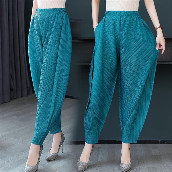 casual summer bloomers high waist womens capris solid color loose harem female fashion irregular miyak pleated carrot for women, Black;white
casual summer bloomers high waist womens capris solid color loose harem female fashion irregular miyak pleated carrot for women, Black;white