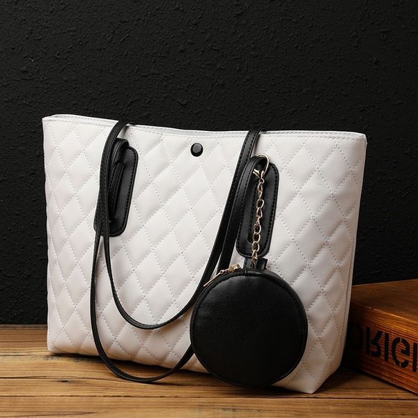 autumn new simple leisure portable large capacity diamond embroidered single shoulder backpack women's bag
autumn new simple leisure portable large capacity diamond embroidered single shoulder backpack women's bag