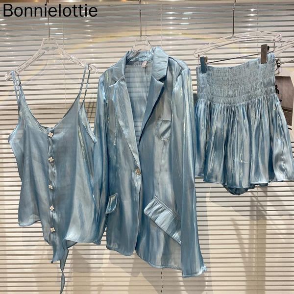 women's tracksuits 2021 autumn women glass silk suit coat + sling elastic waist shorts 3 piece set small fragrance high quality, Gray
women's tracksuits 2021 autumn women glass silk suit coat + sling elastic waist shorts 3 piece set small fragrance high quality, Gray