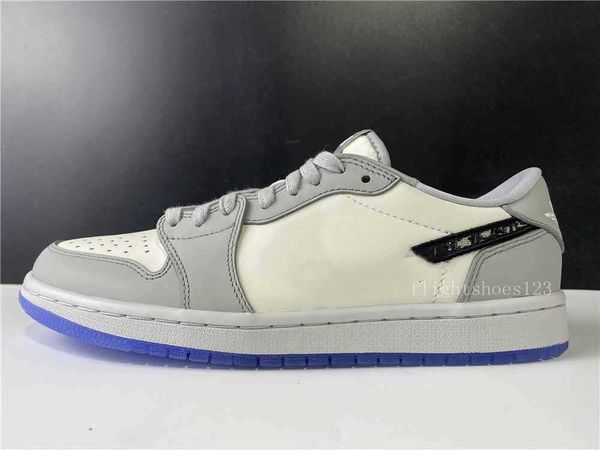 2021 jumpman silver toe 1 1s men basketball shoes university gold uncwhite powder ice cream retro chicago twist sports sneakers
2021 jumpman silver toe 1 1s men basketball shoes university gold uncwhite powder ice cream retro chicago twist sports sneakers