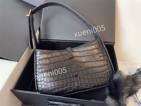 g bag fashion womens wallet classic letter printing zipper design ladies purse casual multi-card long lady holders, Red;black
g bag fashion womens wallet classic letter printing zipper design ladies purse casual multi-card long lady holders, Red;black