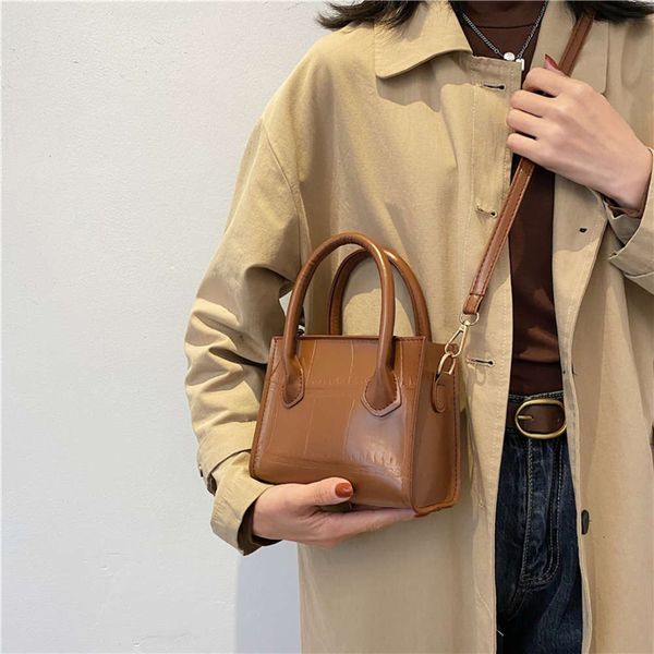 simple fashion dign shoulder msenger bag for women solid color pu leather ladi crossbody handle bags sac a main femme
simple fashion dign shoulder msenger bag for women solid color pu leather ladi crossbody handle bags sac a main femme