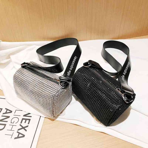 women diamond handbags shoulder bags rhinestone wide strap chain fashion ladies crossbody bag bling female purse
women diamond handbags shoulder bags rhinestone wide strap chain fashion ladies crossbody bag bling female purse