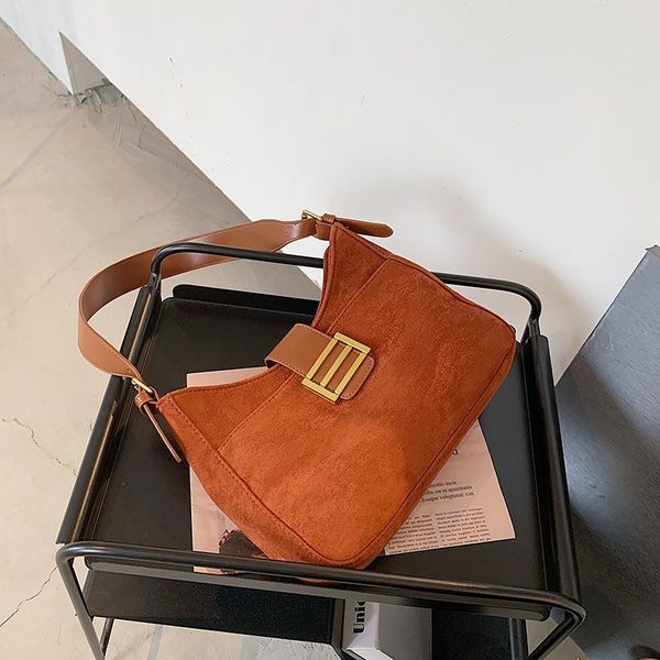 autumn and winter suede underarm high sense large capacity women's single shoulder messenger soft leather bag new trend
autumn and winter suede underarm high sense large capacity women's single shoulder messenger soft leather bag new trend