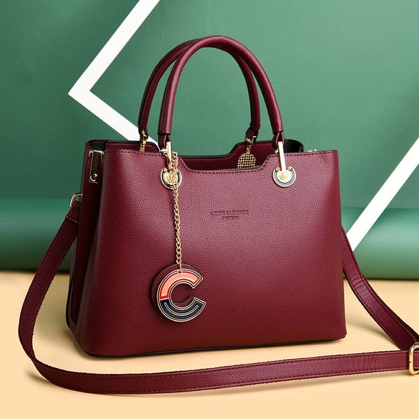 evening bags 2022 leather women's fashion middle-aged mother's style atmospheric slung single shoulder bag handbag
evening bags 2022 leather women's fashion middle-aged mother's style atmospheric slung single shoulder bag handbag