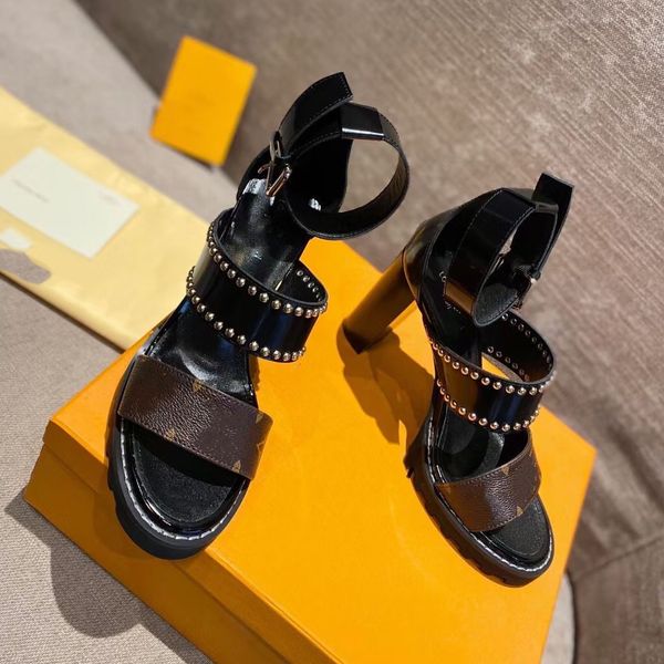 2021 studding women leather sandals star trail designer lady ankle strap studs buckle letter printed chunky heel treaded rubber outsole sand, Black
2021 studding women leather sandals star trail designer lady ankle strap studs buckle letter printed chunky heel treaded rubber outsole sand, Black