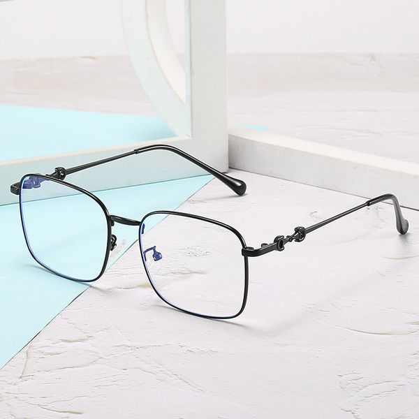 2021 new g family blue light proof spectacle yan ni same flat lens frame, White;black 
2021 new g family blue light proof spectacle yan ni same flat lens frame, White;black