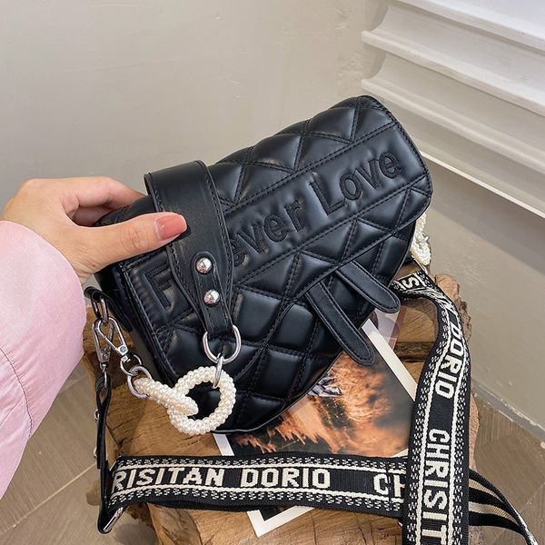 lingge saddle bag new fashion pearl chain hand wide shoulder belt messenger female purses luxury outlet
lingge saddle bag new fashion pearl chain hand wide shoulder belt messenger female purses luxury outlet