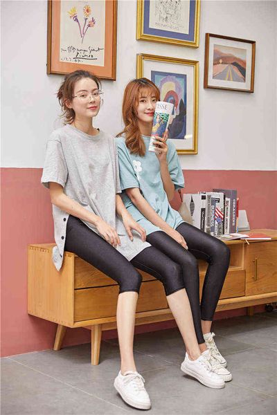 women's leggings large spring and autumn elastic women's small black show thin step on the feet, glossy pants wear
women's leggings large spring and autumn elastic women's small black show thin step on the feet, glossy pants wear