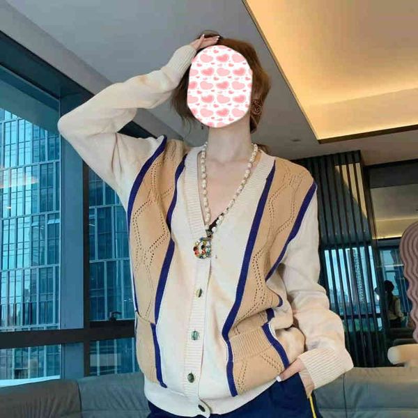 2022 factory wholesale new autumn fashion ancient style commuter metal button knitted stripe single breasted v-neck cardigan, Black;gray
2022 factory wholesale new autumn fashion ancient style commuter metal button knitted stripe single breasted v-neck cardigan, Black;gray