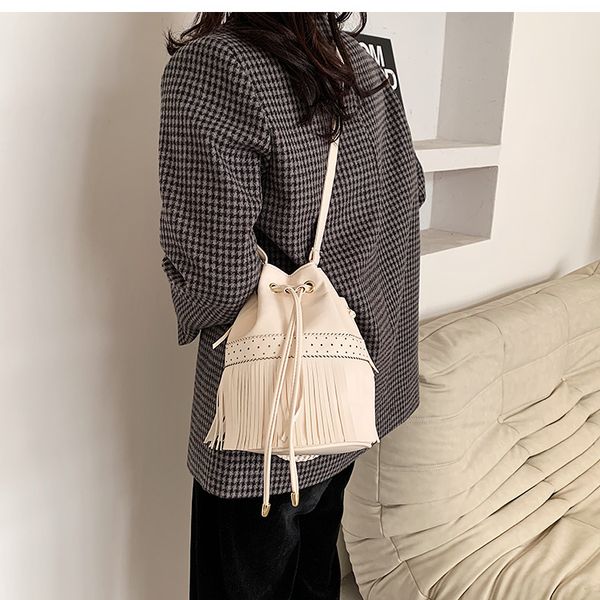 hbp elegant female tassel bucket 2021 new high-quality pu leather women's designer handbag high capacity shoulder messenger bag
hbp elegant female tassel bucket 2021 new high-quality pu leather women's designer handbag high capacity shoulder messenger bag