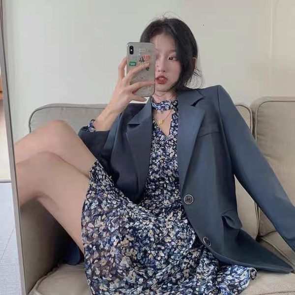 broken flower s autumn 2021 female french vertical v-neck chiffon skirt small fragrance suit two-piece set, White
broken flower s autumn 2021 female french vertical v-neck chiffon skirt small fragrance suit two-piece set, White