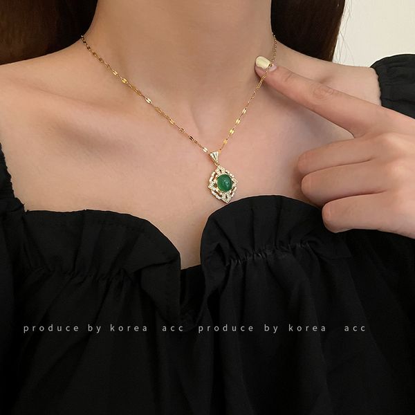 diamond inlaid emerald pendant korea east gate pa0lace style clavicle chain temperament personality trend necklace, Silver
diamond inlaid emerald pendant korea east gate pa0lace style clavicle chain temperament personality trend necklace, Silver