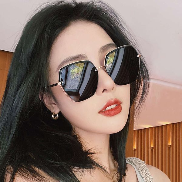fashion trend black sunglasses ladies sun protection and uv glasses driving outdoor beach travel with box
fashion trend black sunglasses ladies sun protection and uv glasses driving outdoor beach travel with box