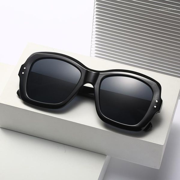 net celebrity with big frame glasses women sunglasses uv400 personality fashion trend 9075, White;black
net celebrity with big frame glasses women sunglasses uv400 personality fashion trend 9075, White;black