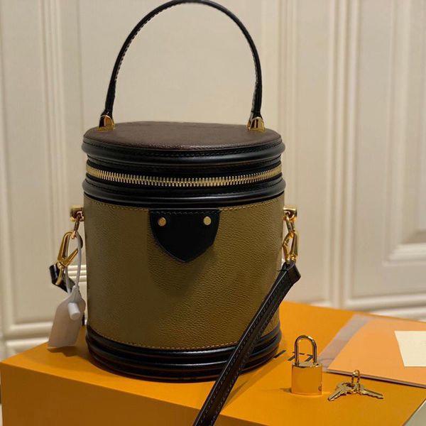 5a+ classic luxury designer round bucket bag ladies fashion messenger bag printed letter handbag 2021 coated one-shoulder multi-purpose wall
5a+ classic luxury designer round bucket bag ladies fashion messenger bag printed letter handbag 2021 coated one-shoulder multi-purpose wall