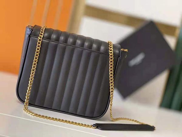 large vicky cosmetic bag patent genuine leather calfskin shoulder bags full real cowhide inside and outside the back flat open pocket handba
large vicky cosmetic bag patent genuine leather calfskin shoulder bags full real cowhide inside and outside the back flat open pocket handba