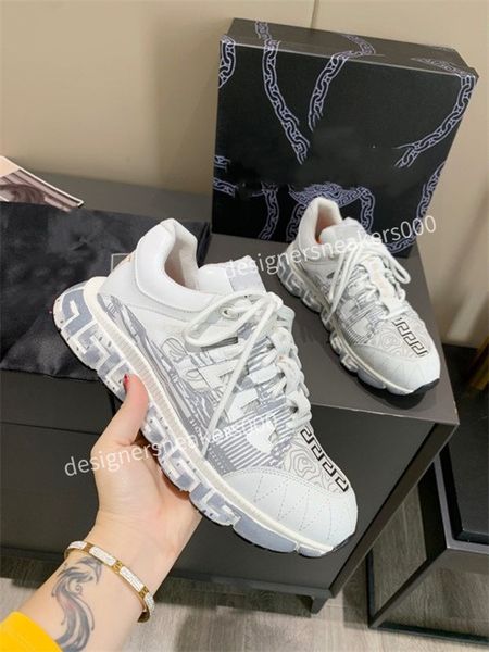 2021 luxury brand men women casual shoes designer red bottom studded spikes fashion insider sneakers black white leather low-shoe size35-46
2021 luxury brand men women casual shoes designer red bottom studded spikes fashion insider sneakers black white leather low-shoe size35-46