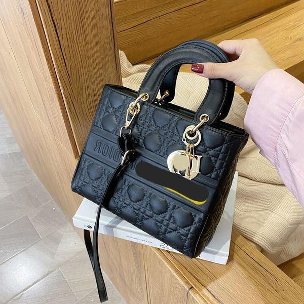 fashion women's bag 2021 new hand carrying princess diana ling lattice letter embroidery diagonal solid color versatile
fashion women's bag 2021 new hand carrying princess diana ling lattice letter embroidery diagonal solid color versatile