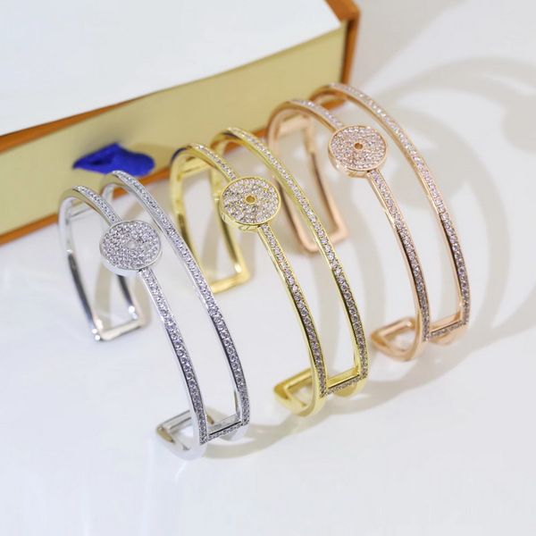 europe america fashion style lady women brass 18k gold engraved v initials hollow out flower setting full diamond two-row open bangle bracel, Black
europe america fashion style lady women brass 18k gold engraved v initials hollow out flower setting full diamond two-row open bangle bracel, Black