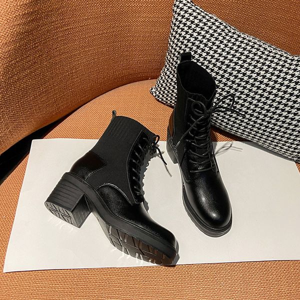 2021 autumn winter chelsea thick heel middle children's net red front lace up thin short boot, Black
2021 autumn winter chelsea thick heel middle children's net red front lace up thin short boot, Black