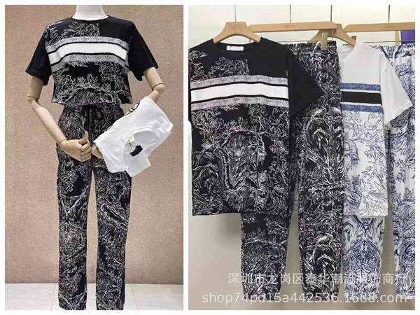 2022 factory wholesale new summer d family printed casual short sleeved t-shirt pants two piece set women, Gray
2022 factory wholesale new summer d family printed casual short sleeved t-shirt pants two piece set women, Gray