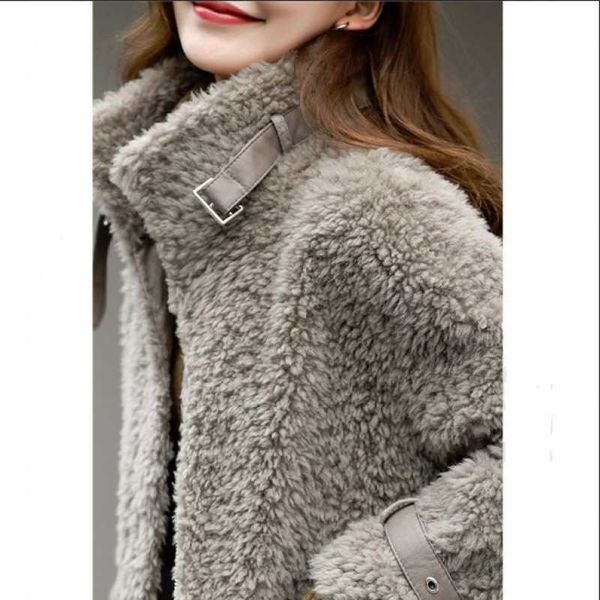 2021 korean winter imitation lamb cashmere coat integrated short loose with wool women's fashion, Black;brown
2021 korean winter imitation lamb cashmere coat integrated short loose with wool women's fashion, Black;brown